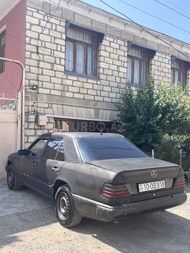 Mercedes E 250 1987, 276,000 km - 2.5 l - Qazax