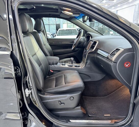 Jeep Grand Cherokee-12