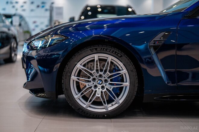 BMW M4-8