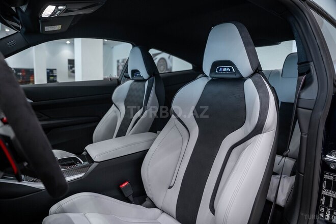 BMW M4-15