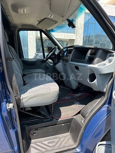 Ford Transit-14