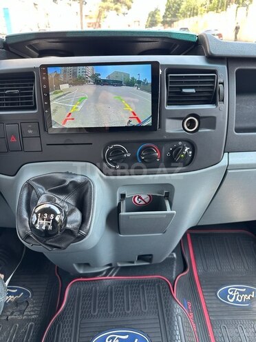 Ford Transit-20