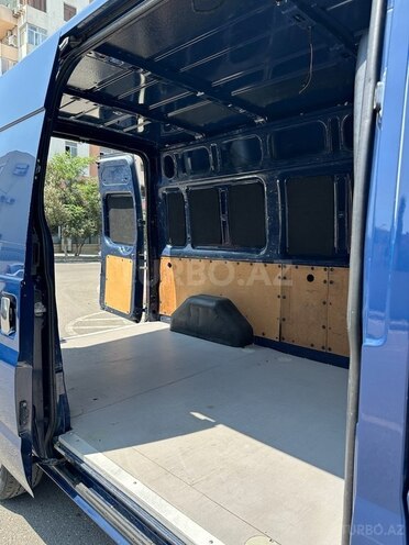 Ford Transit-9