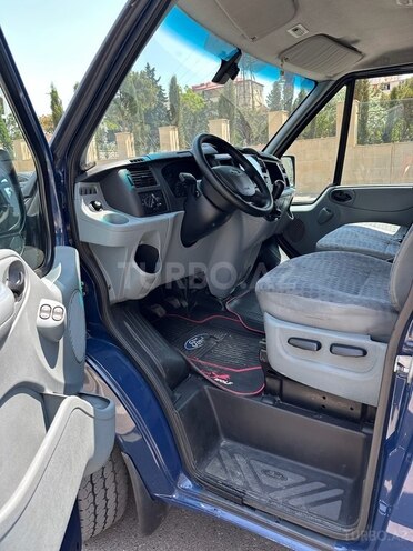Ford Transit-17