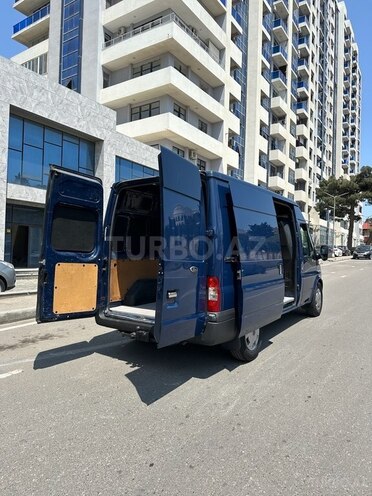 Ford Transit-12