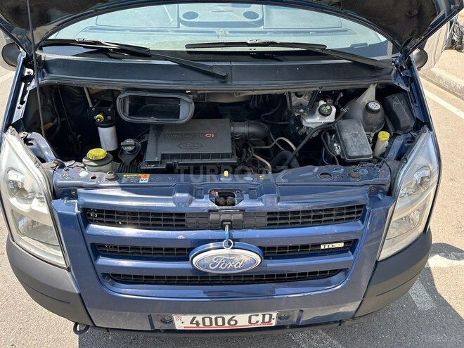 Ford Transit-15