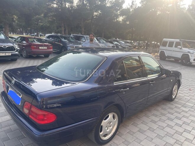 Mercedes E 240 1999, 299,000 km - 2.4 l - Sumqayıt