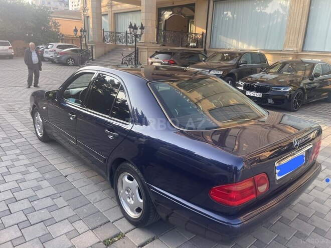 Mercedes E 240 1999, 299,000 km - 2.4 l - Sumqayıt