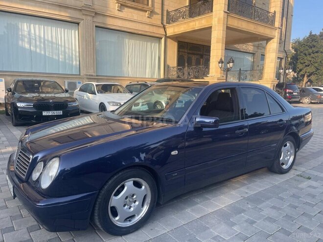 Mercedes E 240 1999, 299,000 km - 2.4 l - Sumqayıt