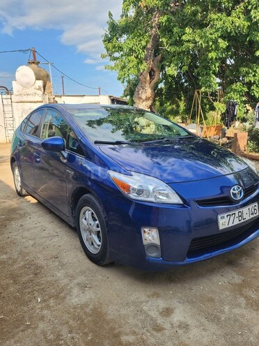 Toyota Prius-12