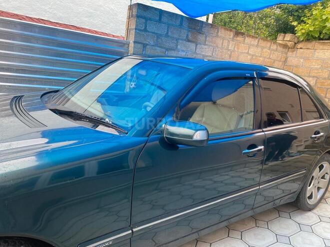 Mercedes E 200 2001, 309,000 km - 2.0 l - Qusar