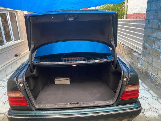 Mercedes E 200 2001, 309,000 km - 2.0 l - Qusar