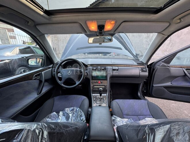 Mercedes E 280 2001, 262,300 km - 2.8 l - Gəncə