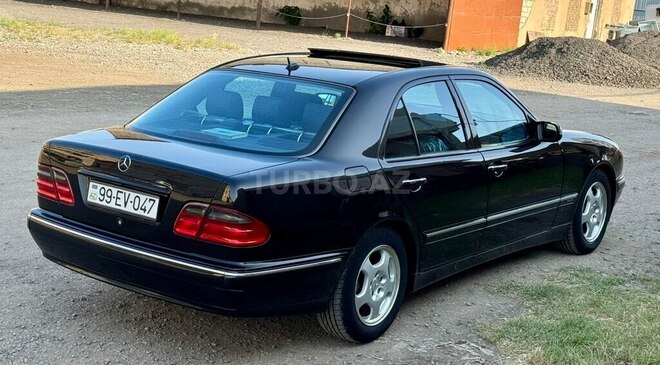 Mercedes E 280 2001, 262,300 km - 2.8 l - Gəncə