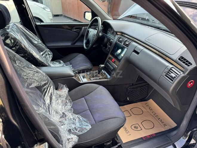 Mercedes E 280 2001, 262,300 km - 2.8 l - Gəncə