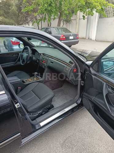 Mercedes E 240 2000, 380,000 km - 2.6 л - Bakı