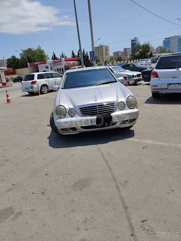 Mercedes E 270 2001, 445,452 km - 2.7 l - Sumqayıt