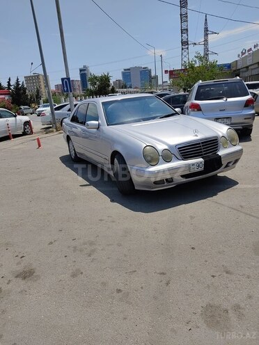 Mercedes E 270 2001, 445,452 km - 2.7 l - Sumqayıt