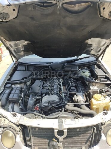 Mercedes E 270 2001, 445,452 km - 2.7 l - Sumqayıt