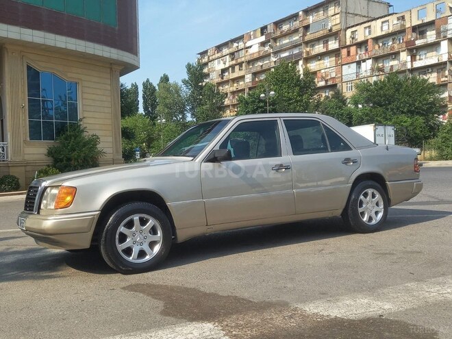 Mercedes E 250 1993, 432,845 km - 2.5 l - Bakı