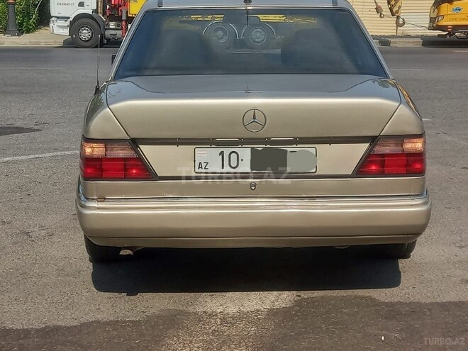 Mercedes E 250 1993, 432,845 km - 2.5 l - Bakı