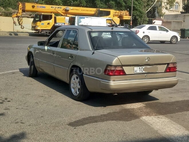 Mercedes E 250 1993, 432,845 km - 2.5 l - Bakı