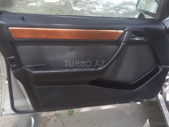 Mercedes E 250 1993, 432,845 km - 2.5 l - Bakı
