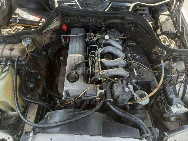 Mercedes E 250 1993, 432,845 km - 2.5 l - Bakı