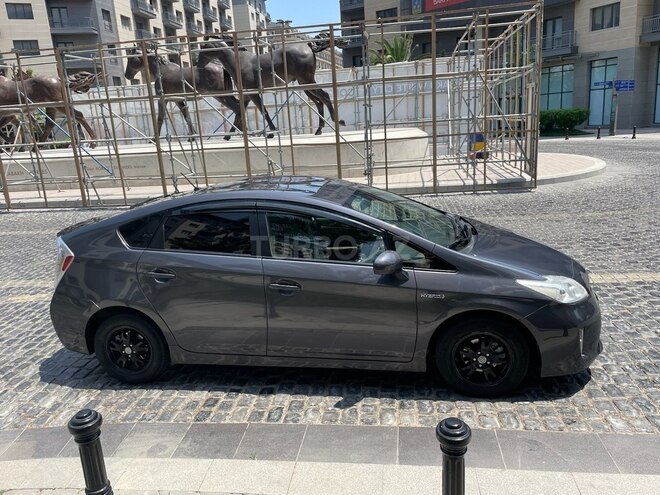 Toyota Prius-2