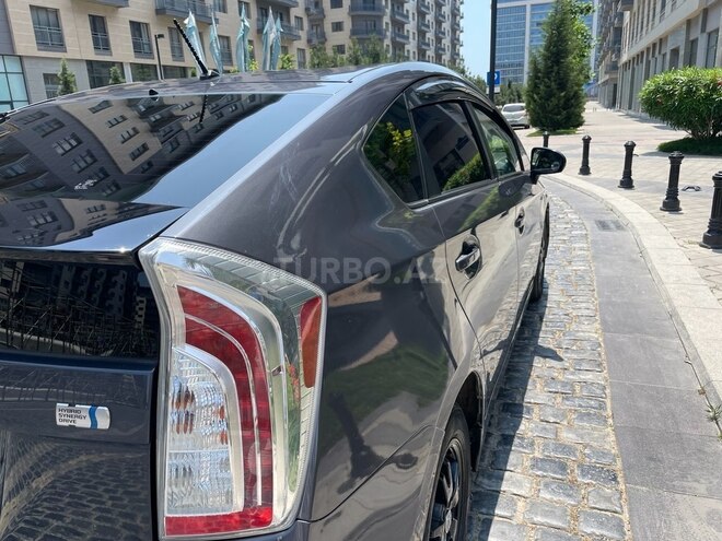 Toyota Prius-5