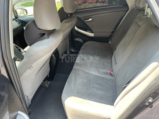 Toyota Prius-11