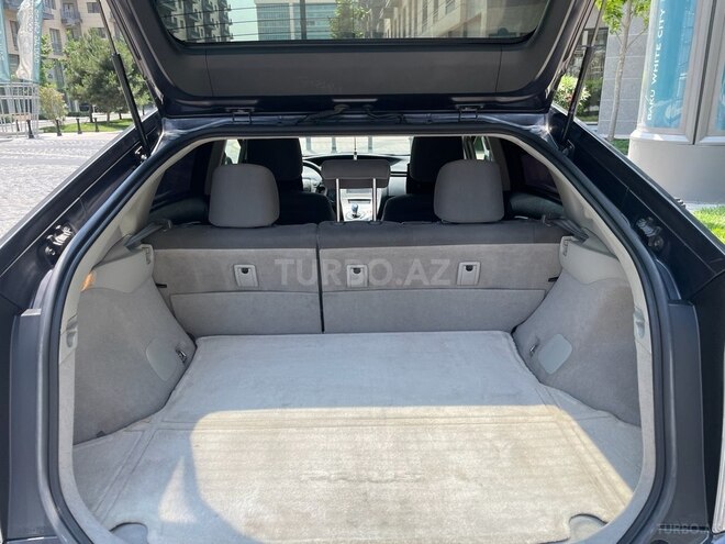 Toyota Prius-10