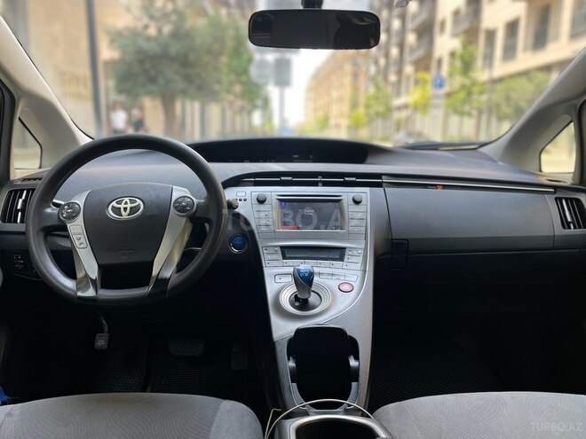 Toyota Prius-7