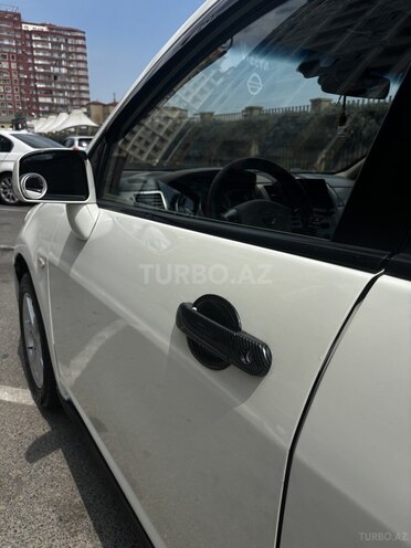 Nissan Tiida-10