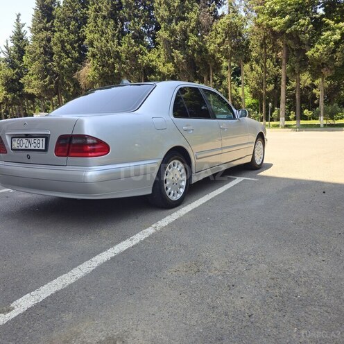 Mercedes E 270 2001, 359,573 km - 2.7 l - Masallı