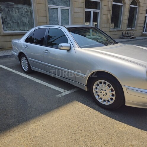 Mercedes E 270 2001, 359,573 km - 2.7 l - Masallı