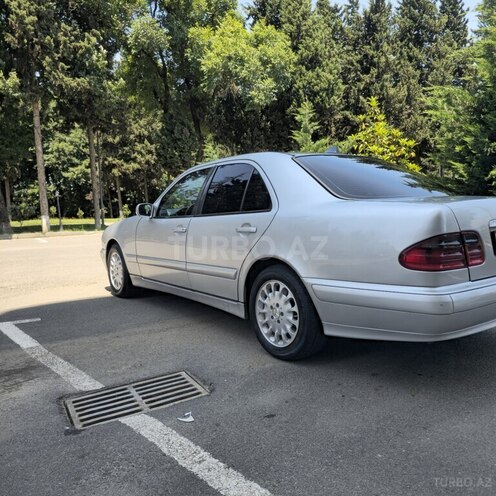 Mercedes E 270 2001, 359,573 km - 2.7 l - Masallı