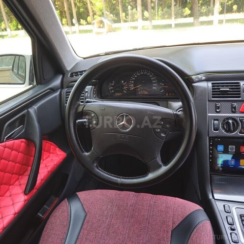 Mercedes E 270 2001, 359,573 km - 2.7 l - Masallı