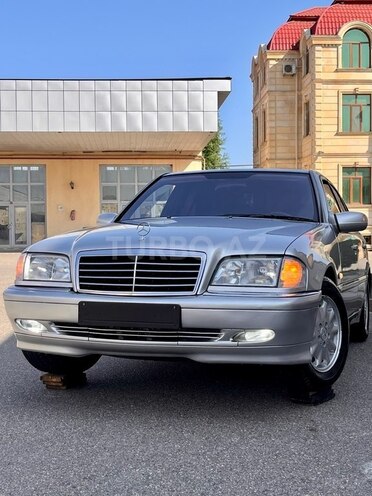 Mercedes C 200-1