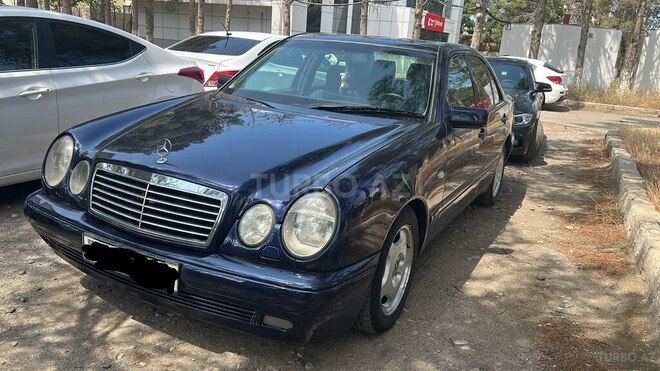 Mercedes E 240 1999, 299,000 km - 2.4 l - Sumqayıt