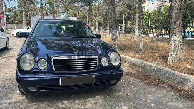 Mercedes E 240 1999, 299,000 km - 2.4 l - Sumqayıt