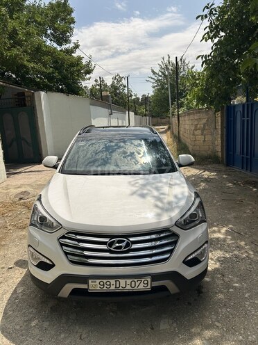 Hyundai Grand Santa Fe-1