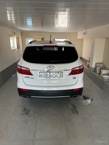 Hyundai Grand Santa Fe-8