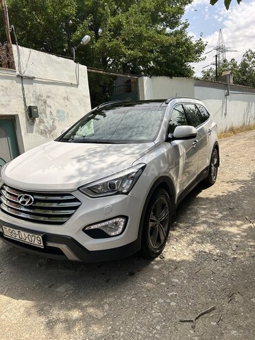 Hyundai Grand Santa Fe-2