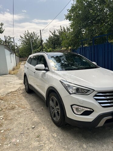 Hyundai Grand Santa Fe-3