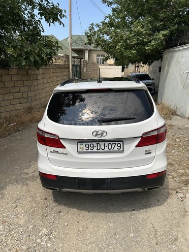 Hyundai Grand Santa Fe-5