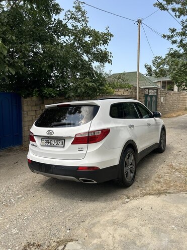 Hyundai Grand Santa Fe-4