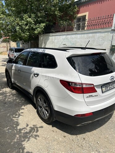 Hyundai Grand Santa Fe-6