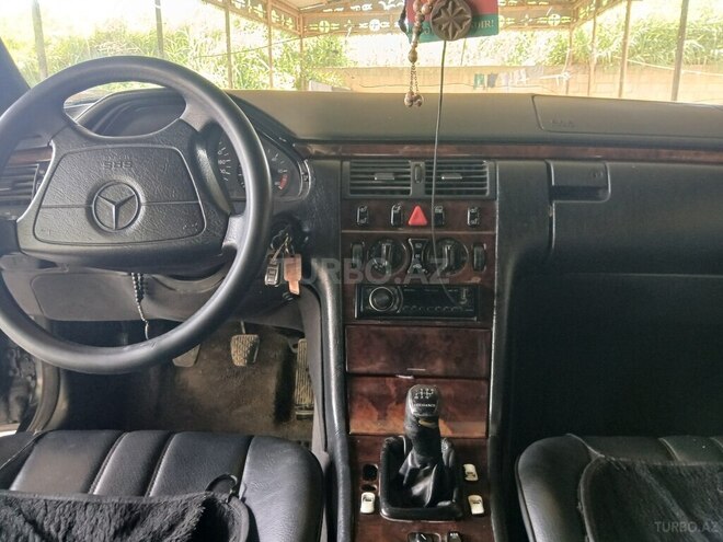 Mercedes E 220 d 1996, 89,958 km - 2.2 l - Sabirabad