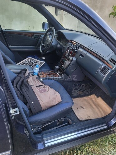 Mercedes E 200 1998, 270,000 km - 2.0 л - Bakı